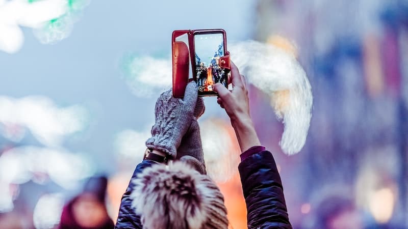 Sourcing and posting web images